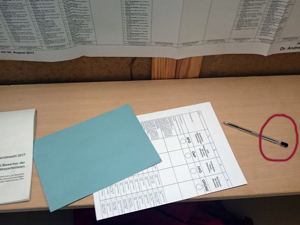 In zahlreichen Wahlkabinen waren die Kugelschreiber zum Ankreuzen der Wahlzettel nicht in allen Parteifarben ausgelegen,was als indirekte Wahlwerbung gewertet wurde. Die zuständigen Stellen der Wahlbehörde im Innenministerium waren zu keiner Stellungnahme bereit.